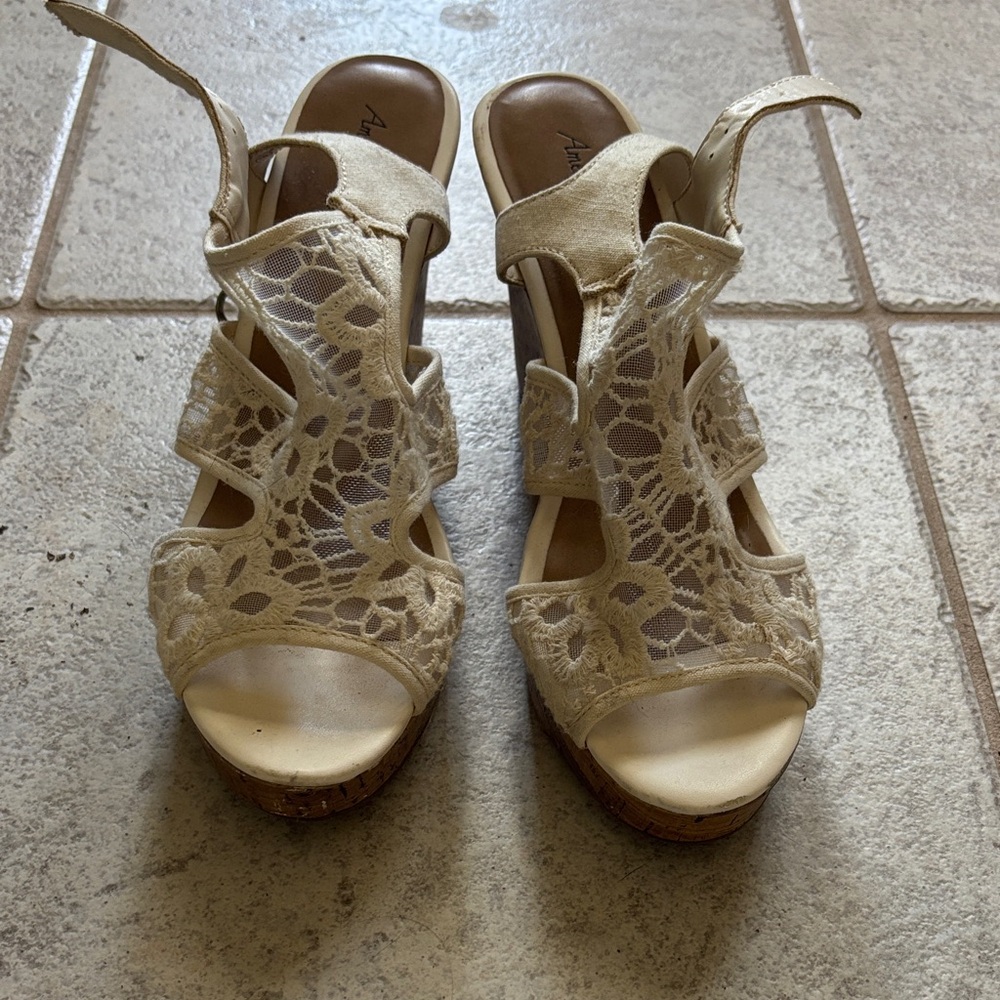 American Eagle By Payless Cream Lace Wedges
